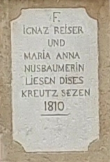 Inschrift auf dem Kreuz