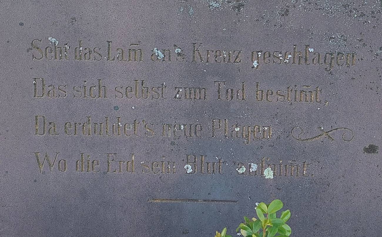 Inschrift auf dem Kreuz